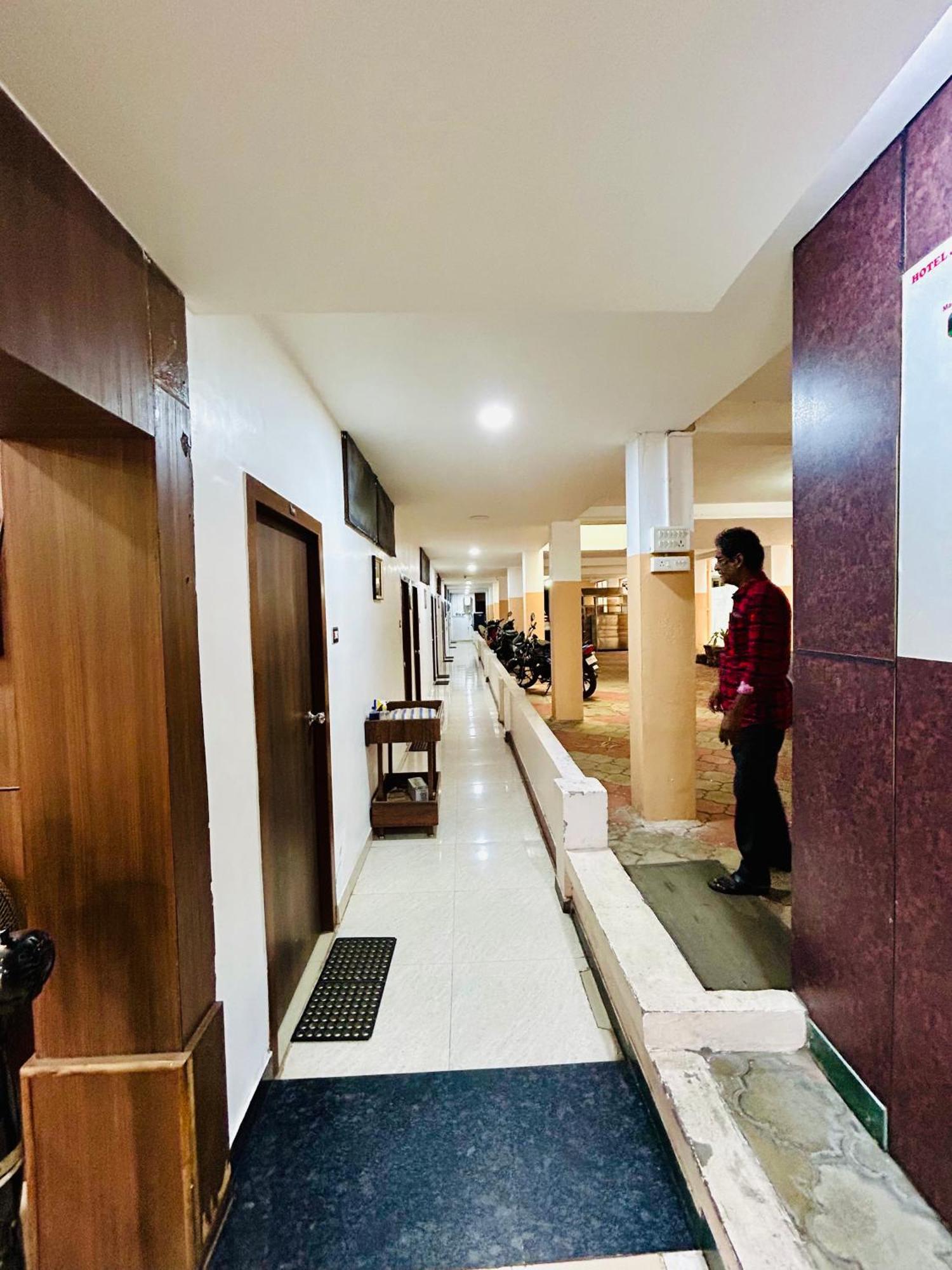 Hotel Jothi Коимбатур Экстерьер фото