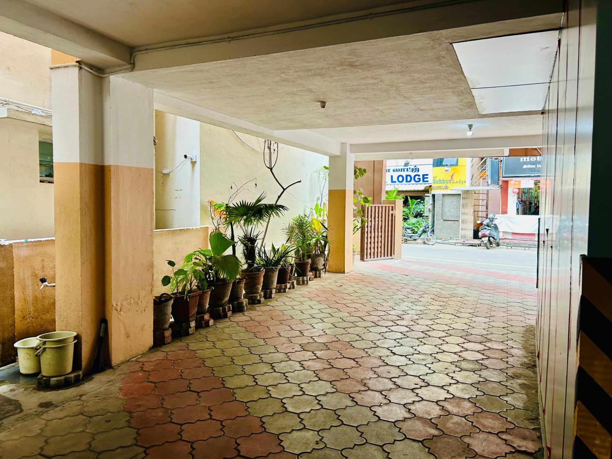 Hotel Jothi Коимбатур Экстерьер фото