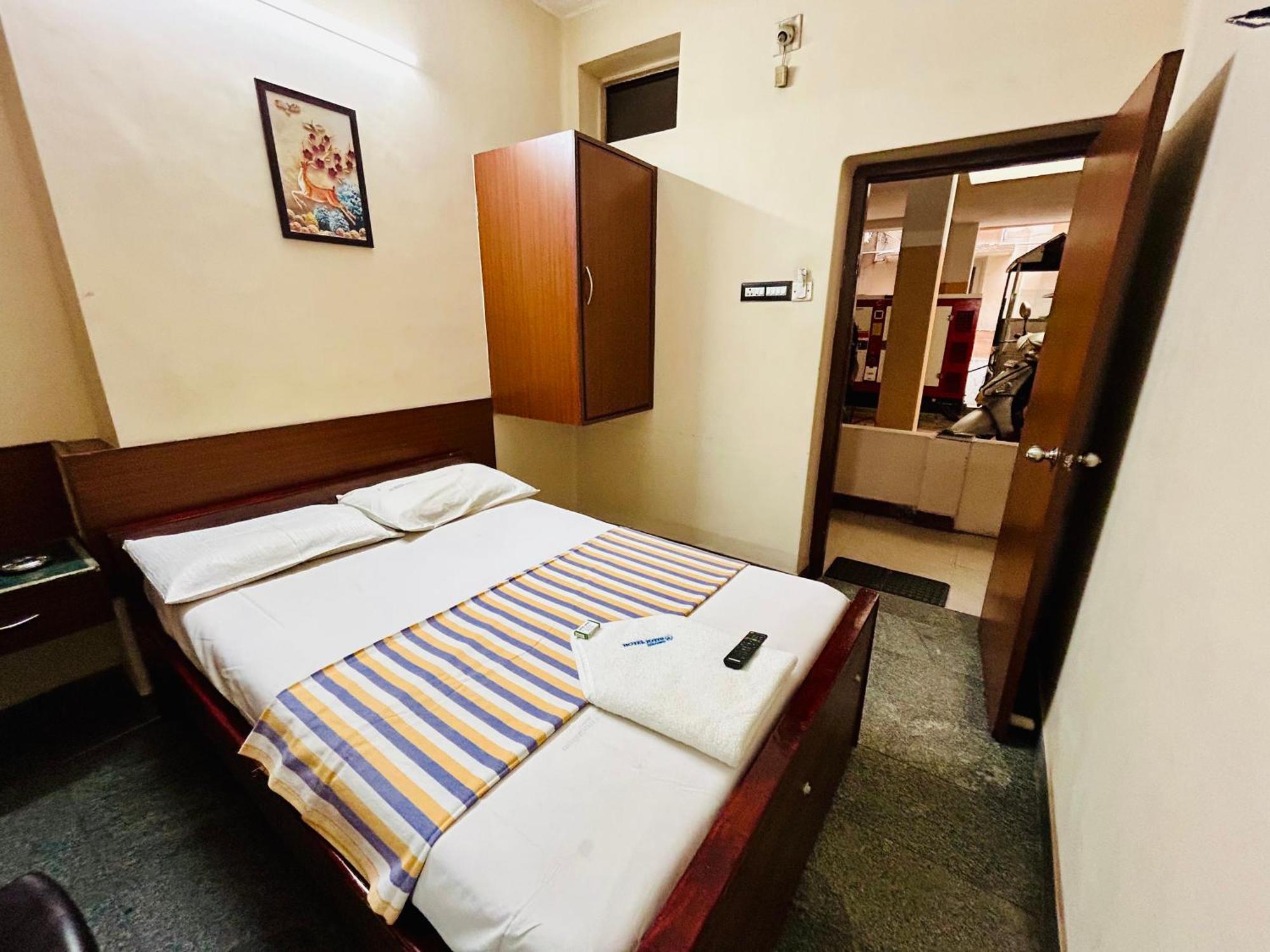 Hotel Jothi Коимбатур Экстерьер фото