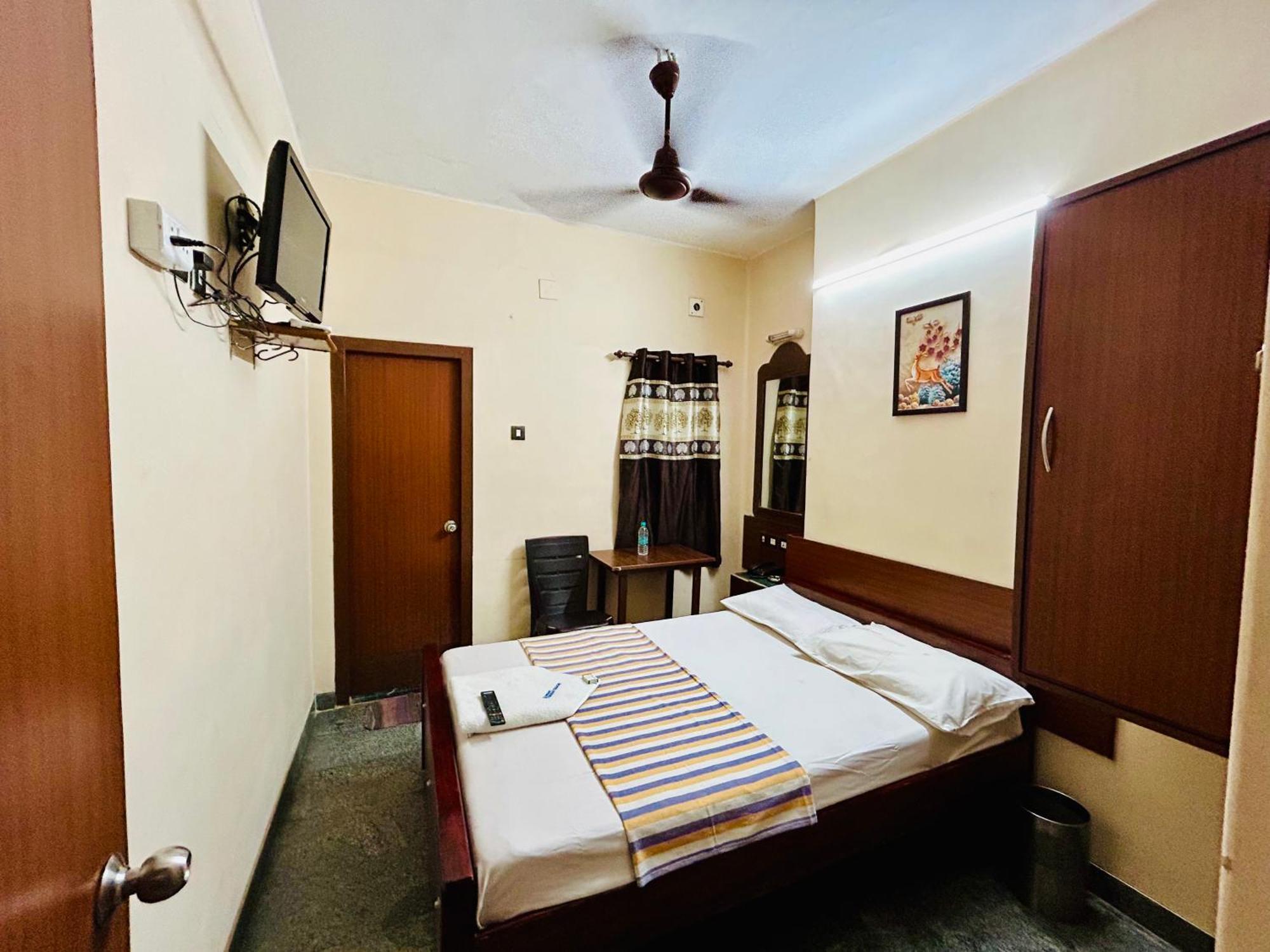 Hotel Jothi Коимбатур Экстерьер фото